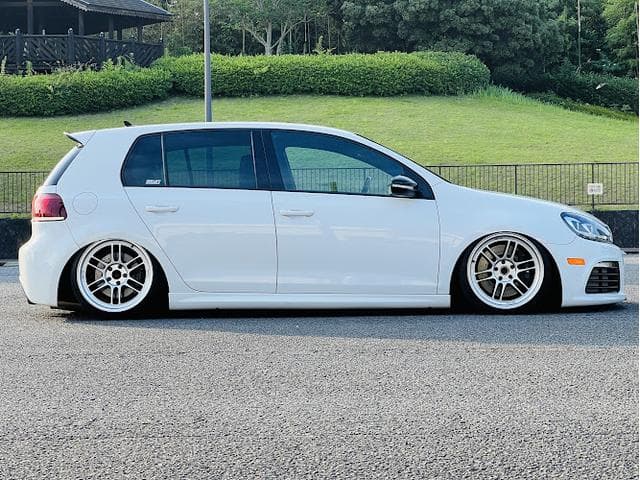 フォルクスワーゲン Golf サイドビュー