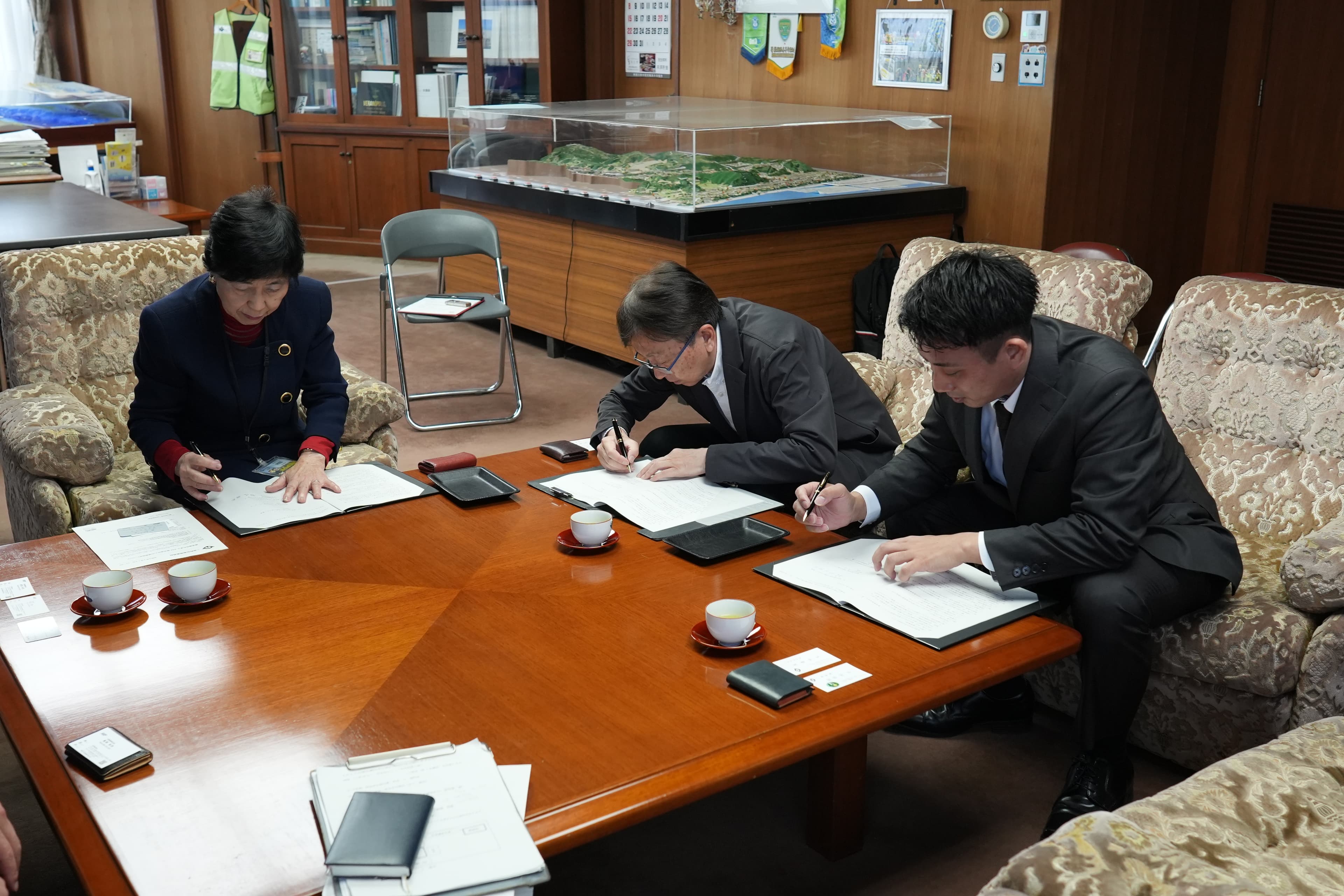 二宮町との協定調印式