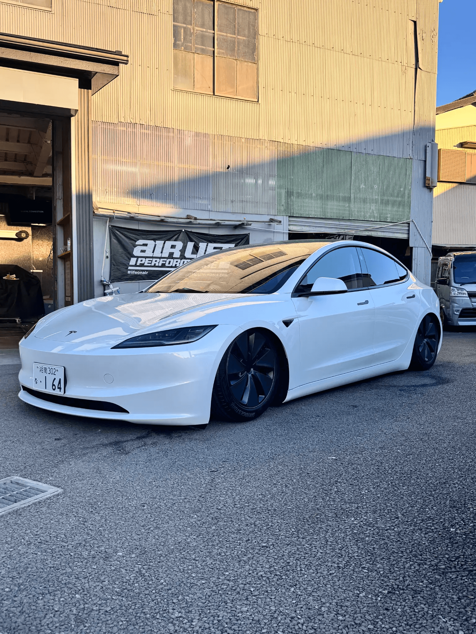 テスラ エアサス取り付け施工例